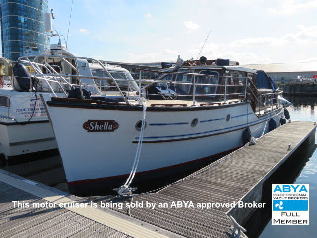 Classic Wooden Launch — photo 1