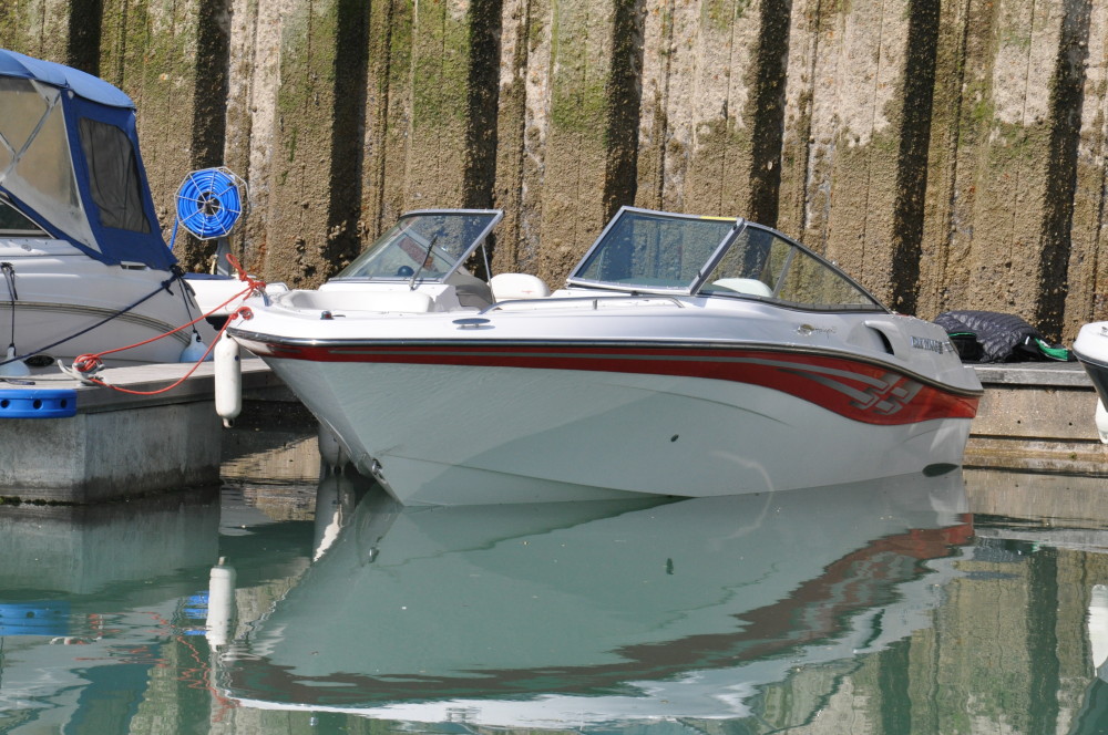 Four Winns 210 Horizon — photo 1