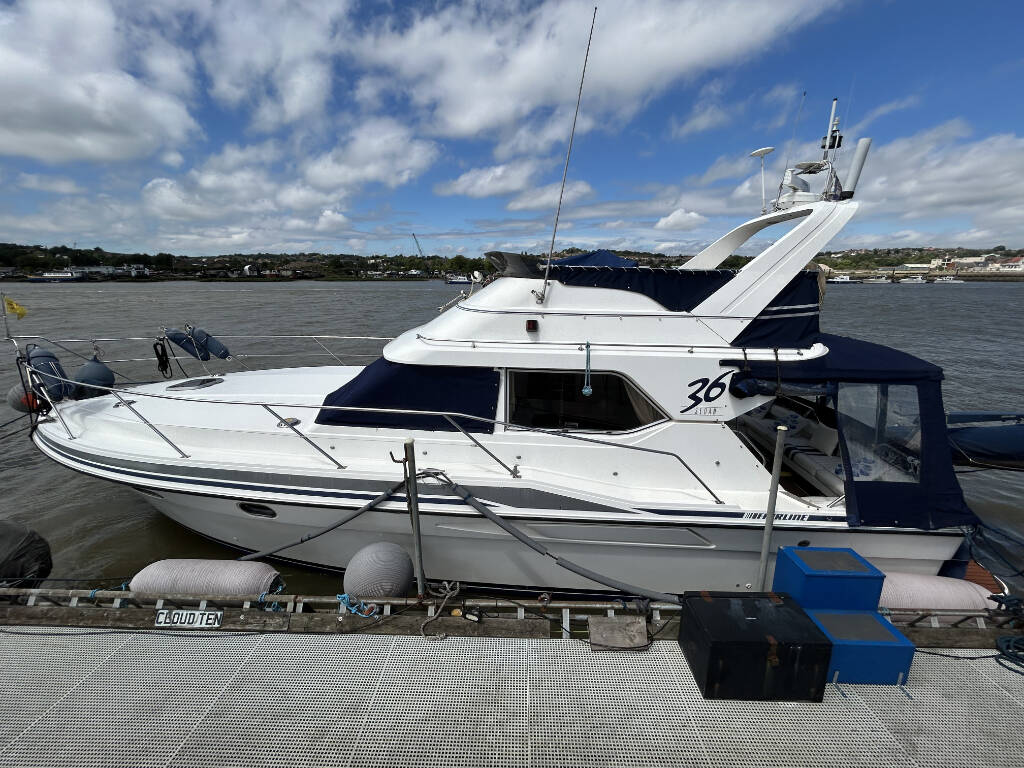 Fairline 36 Sedan — photo 1