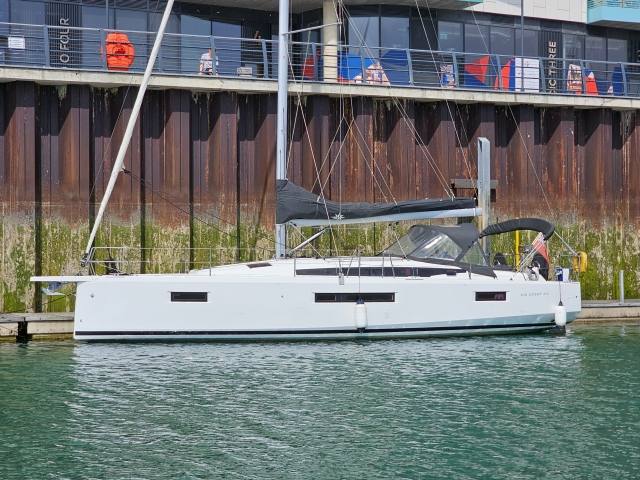 Jeanneau Sun Odyssey 410 — photo 1