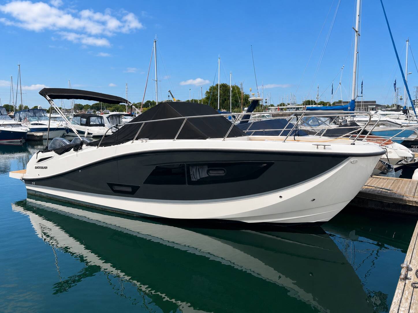 Quicksilver 875 Sundeck — photo 1