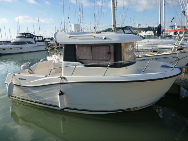 Quicksilver 605 Captur Pilothouse — photo 1