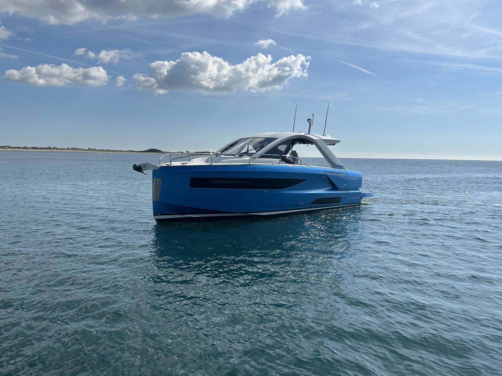 Jeanneau DB37 — photo 1