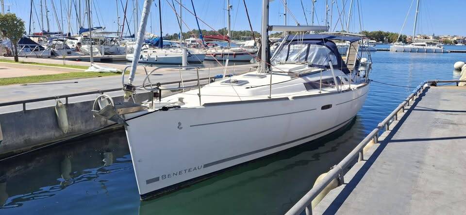 Beneteau Oceanis 37 — photo 1