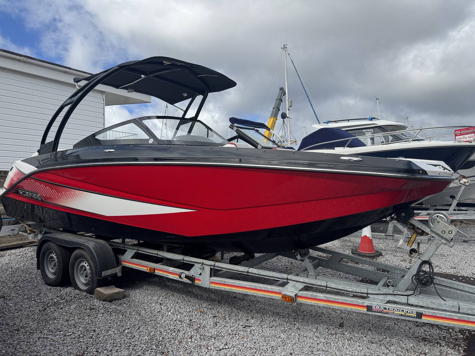 Scarab 215 — photo 1
