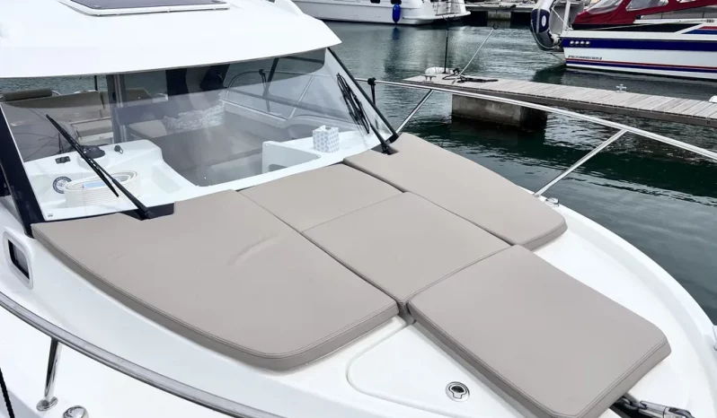 
								2016 Beneteau Antares 8 full									