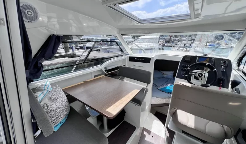 
								2016 Beneteau Antares 8 full									